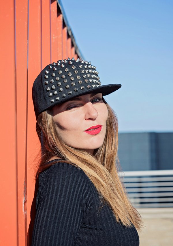 Comment porter des hauts à paillettes en journée sans paraître trop habillée?