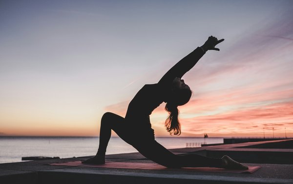 Quels sont les bienfaits du yoga prénatal pour la santé physique et émotionnelle des futures mamans ?