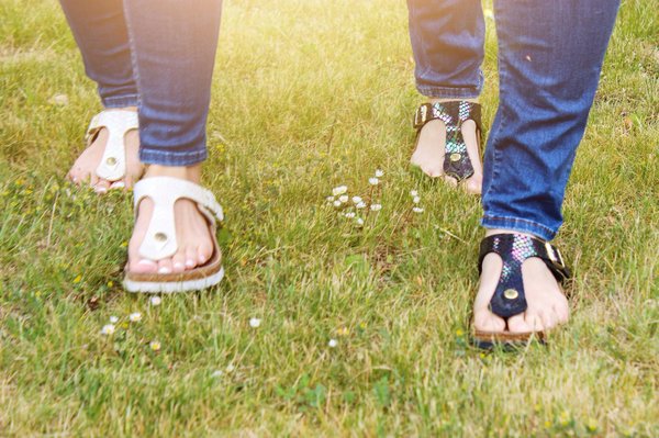 Découvrez les tendances incontournables des sandales noires femme