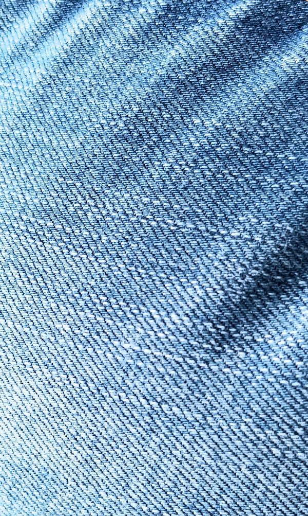 Jean mom femme : le retour du style rétro tendance